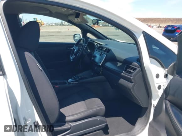 ✅ 2018 Nissan LEAF SL • VIN: 1N4AZ1CP9JC300425 • Lot: 42821126. Wystawiony na IAAI z przebiegiem 60 748 mil. Bezpłatny archiwum sprzedaży aukcyjnych z USA i szczegółowy raport historii pojazdu na DreamBid. Zdjęcie 5.