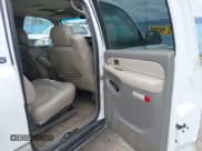 ✅ 2000 Chevrolet Suburban LS • VIN: 3GNFK16T5YG181686 • Лот: 42392480. Опубликован ранее на IAAI с пробегом 300 323 миль. Бесплатный доступ к архиву аукционных продаж из США и подробный отчёт об истории автомобиля на DreamBid. Изображение 8.