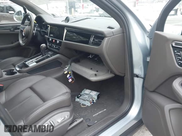 ✅ 2023 Porsche Macan • VIN: WP1AA2A58PLB07022 • Лот: 43782320. Опубликован ранее на IAAI с пробегом 14 612 миль. Бесплатный доступ к архиву аукционных продаж из США и подробный отчёт об истории автомобиля на DreamBid. Изображение 5.