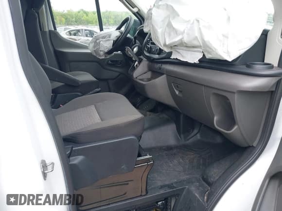 ✅ 2021 Ford Transit Cargo • VIN: 1FTBF4X81MKA80705 • Lot: 41929575. Wystawiony na IAAI z przebiegiem Nie podano. Bezpłatny archiwum sprzedaży aukcyjnych z USA i szczegółowy raport historii pojazdu na DreamBid. Zdjęcie 5.