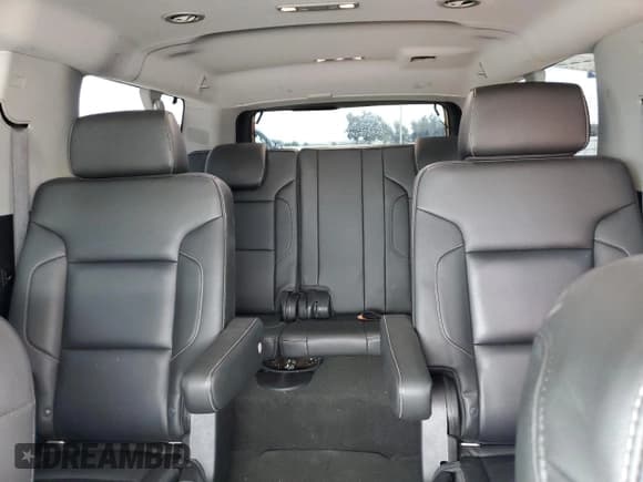 ✅ 2018 Chevrolet Suburban LT • VIN: 1GNSCHKC5JR292058 • Lot: 72232534. Wystawiony na Copart z przebiegiem 152 310 mil. Bezpłatny archiwum sprzedaży aukcyjnych z USA i szczegółowy raport historii pojazdu na DreamBid. Zdjęcie 10.