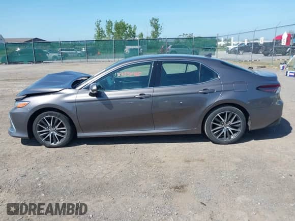 2022 Toyota Camry Hybrid XLE with VIN 4T1F31AK2NU597994, listed as a IAAI auction lot 42550485 with 71,900 mi miles and . Bid and sale history available at DreamBid. Image 14.