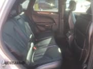 ✅ 2018 Lincoln MKC Select • VIN: 5LMCJ2C93JUL30928 • Lot: 71500855. Wystawiony na Copart z przebiegiem 61 176 mil. Bezpłatny archiwum sprzedaży aukcyjnych z USA i szczegółowy raport historii pojazdu na DreamBid. Zdjęcie 11.