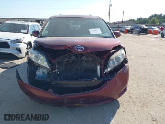 ✅ 2017 Toyota Sienna XLE Auto Access Seat • VIN: 5TDYZ3DC0HS886182 • Lot: 43382382. Listed on IAAI with 131,422 mi. Free auction sales archive from the USA and detailed vehicle history report at DreamBid. Image 13.