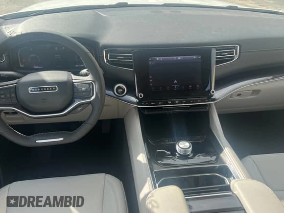 ✅ 2024 Jeep Grand Wagoneer • VIN: 1C4SJSCP7RS100091 • Лот: 89541675. Опубликован ранее на Copart с пробегом 5 778 миль. Бесплатный доступ к архиву аукционных продаж из США и подробный отчёт об истории автомобиля на DreamBid. Изображение 9.