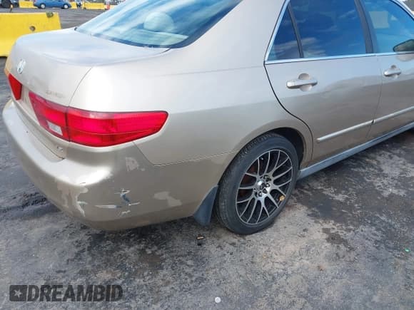 ✅ 2005 Honda Accord LX • VIN: 1HGCM56435A075934 • Lot: 43716190. Wystawiony na IAAI z przebiegiem 206 549 mil. Bezpłatny archiwum sprzedaży aukcyjnych z USA i szczegółowy raport historii pojazdu na DreamBid. Zdjęcie 6.