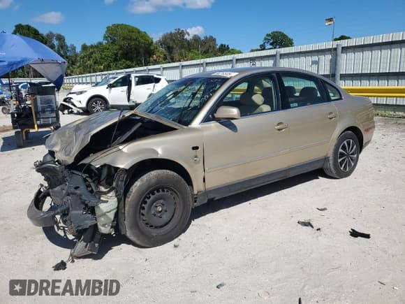 ✅ 2002 Volkswagen Passat GLS • VIN: WVWPD63B72P292372 • Lot: 86814505. Listed on Copart with 227,032 mi. Free auction sales archive from the USA and detailed vehicle history report at DreamBid. Image 1.