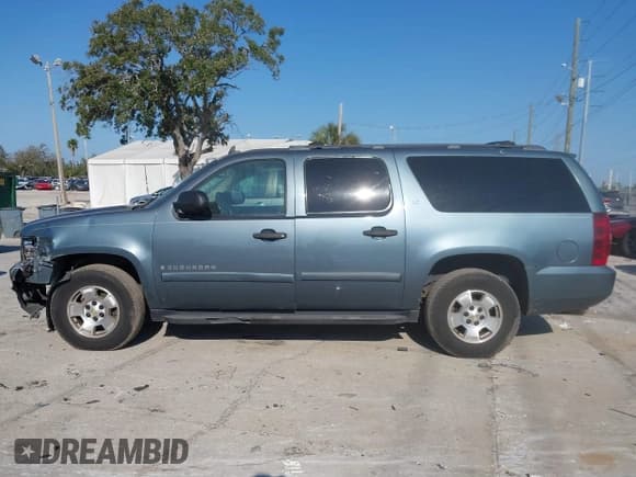✅ 2008 Chevrolet Suburban 3LT • VIN: 3GNFC160X8G162523 • Lot: 41527311. Listed on IAAI with 245,195 mi. Free auction sales archive from the USA and detailed vehicle history report at DreamBid. Image 14.
