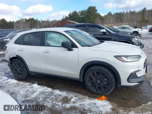 ✅ 2024 Honda HR-V Sport • VIN: 3CZRZ2H54RM770151 • Lot: 41501617. Wystawiony na IAAI z przebiegiem 15 928 mil. Bezpłatny archiwum sprzedaży aukcyjnych z USA i szczegółowy raport historii pojazdu na DreamBid. Zdjęcie 13.