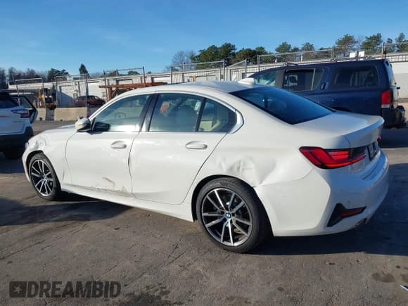 ✅ 2022 BMW 3 Series 330i xDrive • VIN: 3MW5R7J00N8C65787 • Lot: 43790437. Listed on IAAI with 21,124 mi. Free auction sales archive from the USA and detailed vehicle history report at DreamBid. Image 3.
