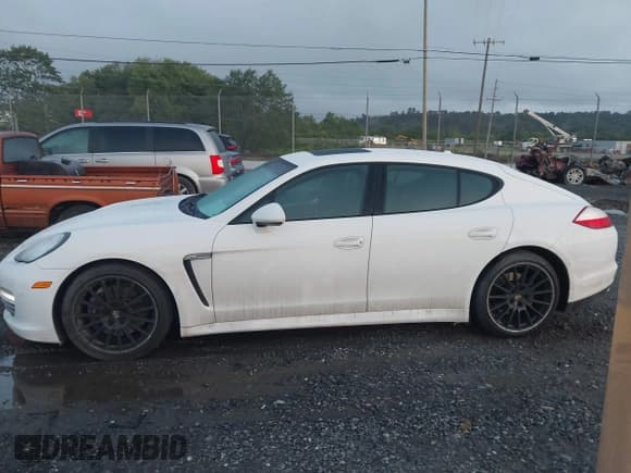 ✅ 2011 Porsche Panamera • VIN: WP0AA2A77BL017162 • Lot: 42850307. Listed on IAAI with 102,982 mi. Free auction sales archive from the USA and detailed vehicle history report at DreamBid. Image 14.