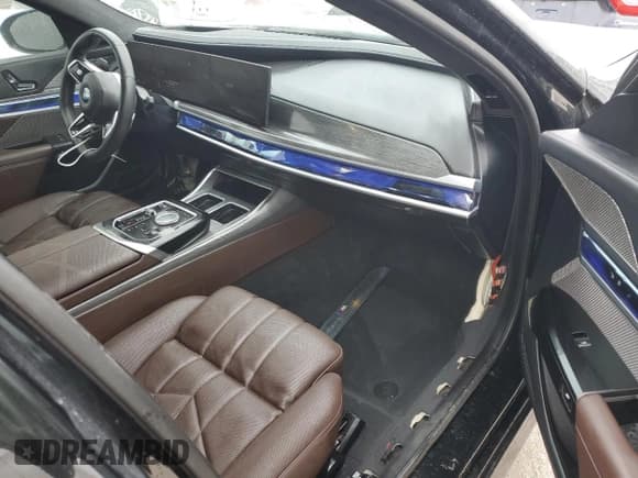 ✅ 2024 BMW 7 Series 760i xDrive • VIN: WBA33EJ02RCR69064 • Лот: 74063964. Опубликован ранее на Copart с пробегом 2 938 миль. Бесплатный доступ к архиву аукционных продаж из США и подробный отчёт об истории автомобиля на DreamBid. Изображение 8.