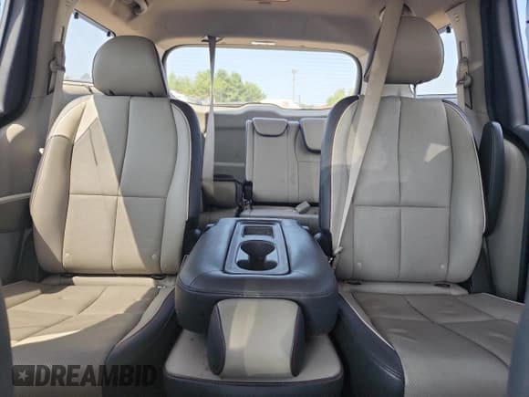 ✅ 2015 Kia Sedona SX • VIN: KNDMC5C12F6034036 • Lot: 68120975. Wystawiony na Copart z przebiegiem 175 584 mil. Bezpłatny archiwum sprzedaży aukcyjnych z USA i szczegółowy raport historii pojazdu na DreamBid. Zdjęcie 10.