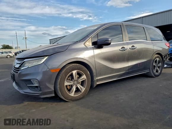 ✅ 2018 Honda Odyssey Touring • VIN: 5FNRL6H85JB029556 • Лот: 94162165. Опубликован ранее на Copart с пробегом 186 037 миль. Бесплатный доступ к архиву аукционных продаж из США и подробный отчёт об истории автомобиля на DreamBid. Изображение 1.