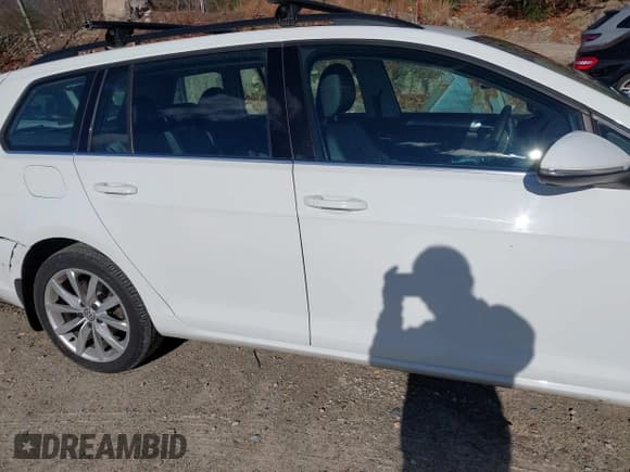✅ 2017 Volkswagen Golf S • VIN: 3VWC17AU1HM502445 • Lot: 43770455. Listed on IAAI with 213,868 mi. Free auction sales archive from the USA and detailed vehicle history report at DreamBid. Image 13.