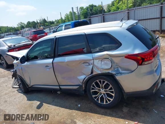 ✅ 2016 Mitsubishi Outlander SE • VIN: JA4AD3A35GZ007691 • Lot: 42365465. Listed on IAAI with Not provided. Free auction sales archive from the USA and detailed vehicle history report at DreamBid. Image 13.