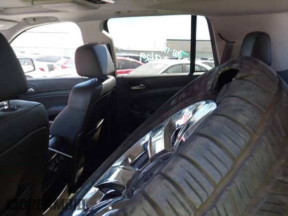 2015 Chevrolet Tahoe LTZ z VIN 1GNSCCKC4FR510792, wystawiony jako IAAI lot #43359343 z przebiegiem 215 235 mil mil oraz . Historia ofert i sprzedaży dostępna na DreamBid. Obrazek 19.