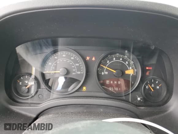 ✅ 2016 Jeep Patriot Sport • VIN: 1C4NJRBB5GD627933 • Lot: 86534585. Wystawiony na Copart z przebiegiem 95 701 mil. Bezpłatny archiwum sprzedaży aukcyjnych z USA i szczegółowy raport historii pojazdu na DreamBid. Zdjęcie 9.