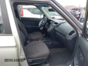 ✅ 2011 Kia Soul • VIN: KNDJT2A18B7715116 • Лот: 42719759. Опубликован ранее на IAAI с пробегом 256 380 миль. Бесплатный доступ к архиву аукционных продаж из США и подробный отчёт об истории автомобиля на DreamBid. Изображение 5.