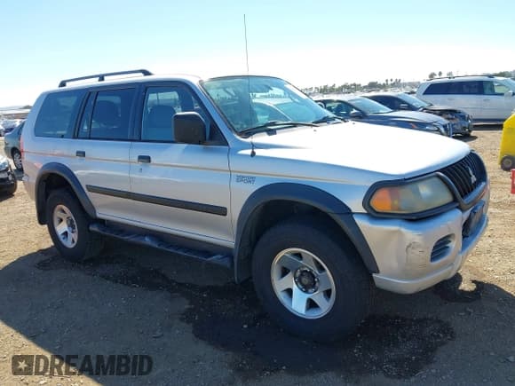 ✅ 2002 Mitsubishi Montero Sport ES • VIN: JA4LS21H82J008328 • Lot: 43185739. Wystawiony na IAAI z przebiegiem 157 555 mil. Bezpłatny archiwum sprzedaży aukcyjnych z USA i szczegółowy raport historii pojazdu na DreamBid. Zdjęcie 1.