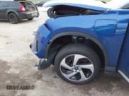 ✅ 2024 VinFast VF 8 Eco • VIN: RLLV1AEB9RH006595 • Lot: 40840369. Wystawiony na IAAI z przebiegiem 2 334 mil. Bezpłatny archiwum sprzedaży aukcyjnych z USA i szczegółowy raport historii pojazdu na DreamBid. Zdjęcie 6.