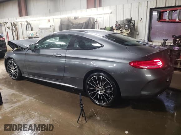 ✅ 2018 Mercedes-Benz C 300 • VIN: WDDWJ4KB5JF730262 • Lot: 43172895. Wystawiony na Copart z przebiegiem 60 819 mil. Bezpłatny archiwum sprzedaży aukcyjnych z USA i szczegółowy raport historii pojazdu na DreamBid. Zdjęcie 2.