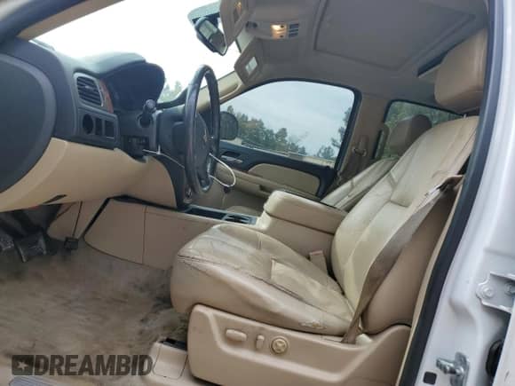 2007 Chevrolet Tahoe LTZ with VIN 1GNFC13007R183609, listed as a Copart auction lot 81827535 with 233,431 mi miles and Salvage title. Bid and sale history available at DreamBid. Image 7.