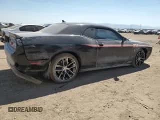 2016 Dodge Challenger R/T Scat Pack z VIN 2C3CDZFJ6GH288879, wystawiony jako Copart lot #68694125 z przebiegiem 32 967 mil mil oraz Szkoda całkowita • Salvage title. Historia ofert i sprzedaży dostępna na DreamBid. Obrazek 3.