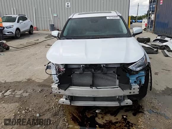 ✅ 2024 Toyota Highlander LE • VIN: 5TDKDRBH0RS561538 • Lot: 70194845. Wystawiony na Copart z przebiegiem 15 722 mil. Bezpłatny archiwum sprzedaży aukcyjnych z USA i szczegółowy raport historii pojazdu na DreamBid. Zdjęcie 15.