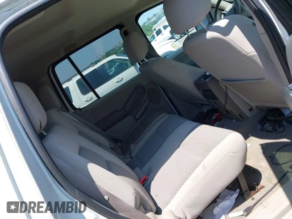 ✅ 2006 Ford Explorer XLS • VIN: 1FMEU62E86UB02844 • Lot: 42646647. Wystawiony na IAAI z przebiegiem 17 318 mil. Bezpłatny archiwum sprzedaży aukcyjnych z USA i szczegółowy raport historii pojazdu na DreamBid. Zdjęcie 8.