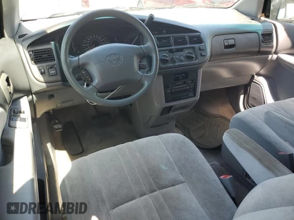 ✅ 1999 Toyota Sienna CE • VIN: 4T3ZF19C4XU111178 • Lot: 64194425. Wystawiony na Copart z przebiegiem 192 320 mil. Bezpłatny archiwum sprzedaży aukcyjnych z USA i szczegółowy raport historii pojazdu na DreamBid. Zdjęcie 8.