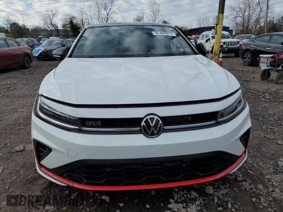 ✅ 2025 Volkswagen Jetta Autobahn • VIN: 3VW2T7BU1SM014575 • Lot: 92364975. Wystawiony na Copart z przebiegiem 7 468 mil. Bezpłatny archiwum sprzedaży aukcyjnych z USA i szczegółowy raport historii pojazdu na DreamBid. Zdjęcie 5.
