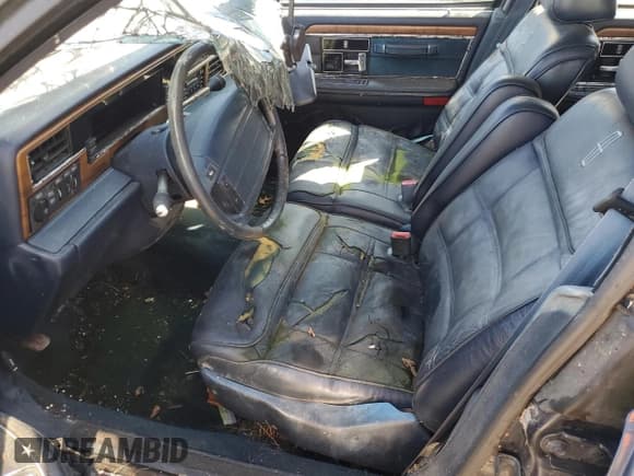 ✅ 1991 Lincoln Continental • VIN: 1LNCM9749MY645019 • Lot: 45177554. Wystawiony na Copart z przebiegiem Nie podano. Bezpłatny archiwum sprzedaży aukcyjnych z USA i szczegółowy raport historii pojazdu na DreamBid. Zdjęcie 7.