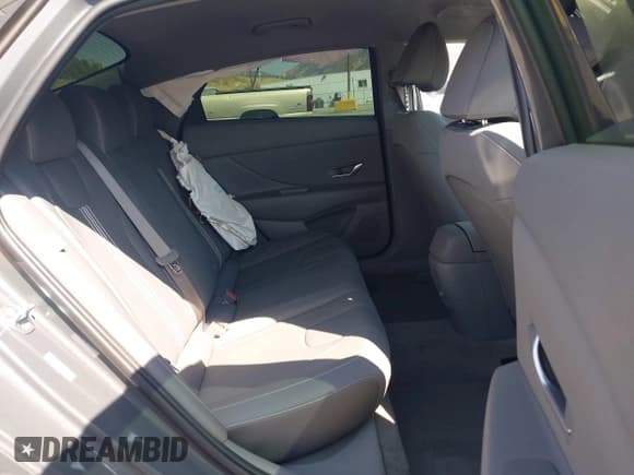 ✅ 2025 Hyundai Elantra SEL Sport • VIN: KMHLM4DG7SU020513 • Lot: 43218775. Listed on IAAI with 5,390 mi. Free auction sales archive from the USA and detailed vehicle history report at DreamBid. Image 8.
