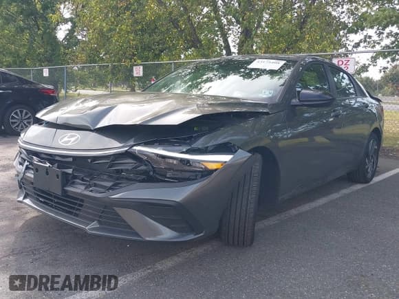 ✅ 2025 Hyundai Elantra SEL Sport • VIN: KMHLM4DG7SU917086 • Lot: 43175408. Listed on IAAI with 4,175 mi. Free auction sales archive from the USA and detailed vehicle history report at DreamBid. Image 17.