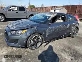 2020 Hyundai Veloster Turbo Ultimate z VIN KMHTH6AB9LU030227, wystawiony jako Copart lot #46635015 z przebiegiem 48 992 mil mil oraz Szkoda całkowita • Salvage title. Historia ofert i sprzedaży dostępna na DreamBid. Obrazek 1.