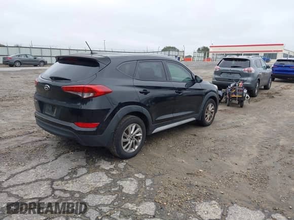 2017 Hyundai Tucson SE z VIN KM8J33A42HU585775, wystawiony jako IAAI lot #43521465 z przebiegiem 125 000 mil mil oraz . Historia ofert i sprzedaży dostępna na DreamBid. Obrazek 4.