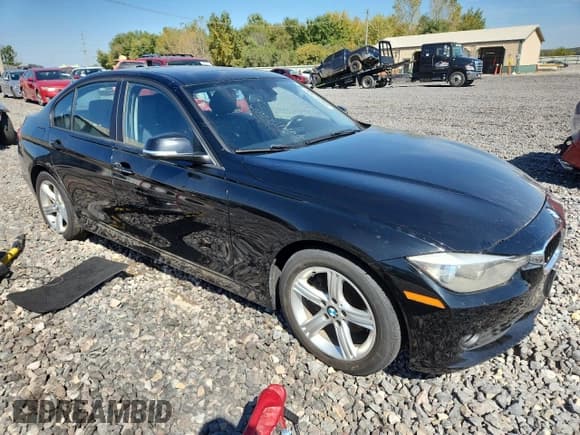 ✅ 2014 BMW 3 Series 320i xDrive • VIN: WBA3C3C51EF985634 • Lot: 80614565. Wystawiony na Copart z przebiegiem 136 580 mil. Bezpłatny archiwum sprzedaży aukcyjnych z USA i szczegółowy raport historii pojazdu na DreamBid. Zdjęcie 4.