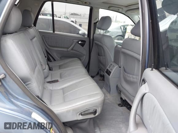 ✅ 2005 Mercedes-Benz M 350 • VIN: 4JGAB57EX5A567049 • Lot: 42182234. Listed on IAAI with 89,051 mi. Free auction sales archive from the USA and detailed vehicle history report at DreamBid. Image 8.