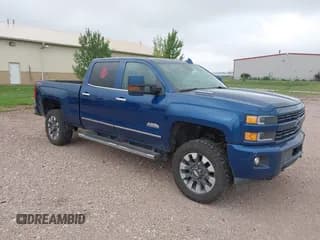 ✅ 2015 Chevrolet Silverado 2500HD High Country • VIN: 1GC1KXE86FF567079 • Lot: 42755467. Wystawiony na IAAI z przebiegiem 287 112 mil. Bezpłatny archiwum sprzedaży aukcyjnych z USA i szczegółowy raport historii pojazdu na DreamBid. Zdjęcie 1.