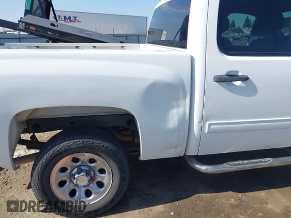 ✅ 2011 Chevrolet Silverado 1500 LS • VIN: 3GCPCREA5BG408018 • Lot: 43217341. Wystawiony na IAAI z przebiegiem 190 884 mil. Bezpłatny archiwum sprzedaży aukcyjnych z USA i szczegółowy raport historii pojazdu na DreamBid. Zdjęcie 17.