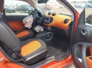 ✅ 2016 Smart fortwo Passion • VIN: WMEFJ5DAXGK054834 • Lot: 42880598. Wystawiony na IAAI z przebiegiem 71 551 mil. Bezpłatny archiwum sprzedaży aukcyjnych z USA i szczegółowy raport historii pojazdu na DreamBid. Zdjęcie 5.