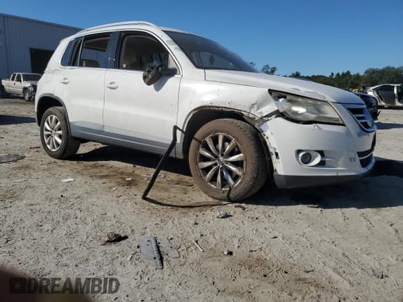 ✅ 2011 Volkswagen Tiguan S • VIN: WVGAV7AX6BW522198 • Лот: 82470395. Опубликован ранее на Copart с пробегом 183 445 миль. Бесплатный доступ к архиву аукционных продаж из США и подробный отчёт об истории автомобиля на DreamBid. Изображение 4.