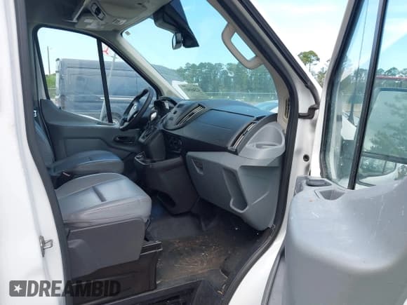 ✅ 2018 Ford Transit XL • VIN: 1FMZK1CM6JKA53454 • Lot: 42589903. Wystawiony na IAAI z przebiegiem 91 553 mil. Bezpłatny archiwum sprzedaży aukcyjnych z USA i szczegółowy raport historii pojazdu na DreamBid. Zdjęcie 5.