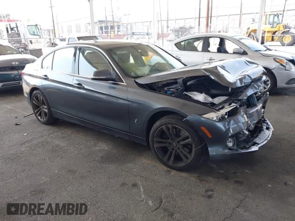 ✅ 2017 BMW 3 Series 330e • VIN: WBA8E1C37HA029823 • Lot: 42439883. Wystawiony na IAAI z przebiegiem 56 900 mil. Bezpłatny archiwum sprzedaży aukcyjnych z USA i szczegółowy raport historii pojazdu na DreamBid. Zdjęcie 1.