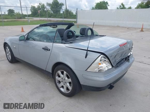 ✅ 1999 Mercedes-Benz SLK 230/320 • VIN: WDBKK47F1XF098157 • Lot: 42898985. Wystawiony na IAAI z przebiegiem 136 792 mil. Bezpłatny archiwum sprzedaży aukcyjnych z USA i szczegółowy raport historii pojazdu na DreamBid. Zdjęcie 3.