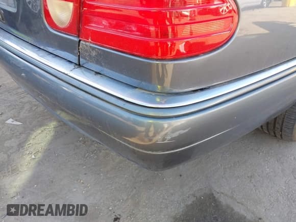 ✅ 1997 Mercedes-Benz E 320 • VIN: WDBJF55F7VA402305 • Lot: 41865470. Listed on IAAI with 210,577 mi. Free auction sales archive from the USA and detailed vehicle history report at DreamBid. Image 6.