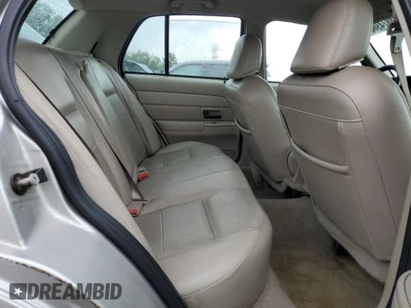 ✅ 2008 Ford Crown Victoria LX • VIN: 2FAFP74VX8X107192 • Lot: 64874975. Wystawiony na Copart z przebiegiem 203 405 mil. Bezpłatny archiwum sprzedaży aukcyjnych z USA i szczegółowy raport historii pojazdu na DreamBid. Zdjęcie 10.