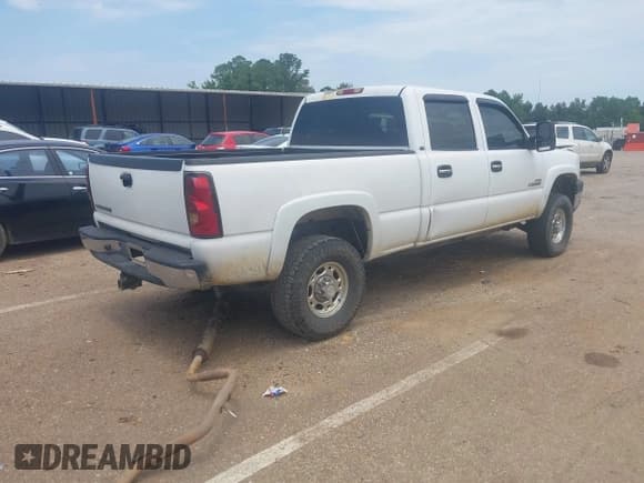 ✅ 2006 Chevrolet Silverado 2500HD LT3 • VIN: 1GCHK23D06F174096 • Лот: 42561823. Опубликован ранее на IAAI с пробегом 235 983 миль. Бесплатный доступ к архиву аукционных продаж из США и подробный отчёт об истории автомобиля на DreamBid. Изображение 4.