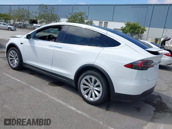 ✅ 2021 Tesla Model X Long Range Plus • VIN: 5YJXCDE27MF322200 • Lot: 42360282. Listed on IAAI with 37,072 mi. Free auction sales archive from the USA and detailed vehicle history report at DreamBid. Image 3.